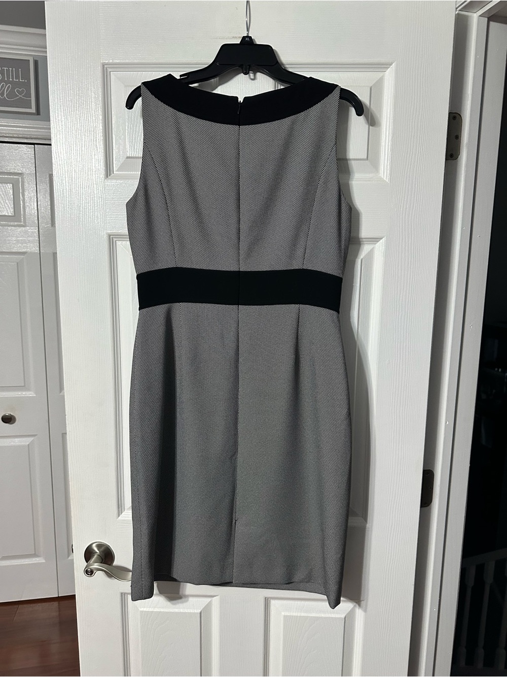 Tahari Arthur S. Levine Black and Gray Sleeveless Sheath Dress - Picture 7 of 15
